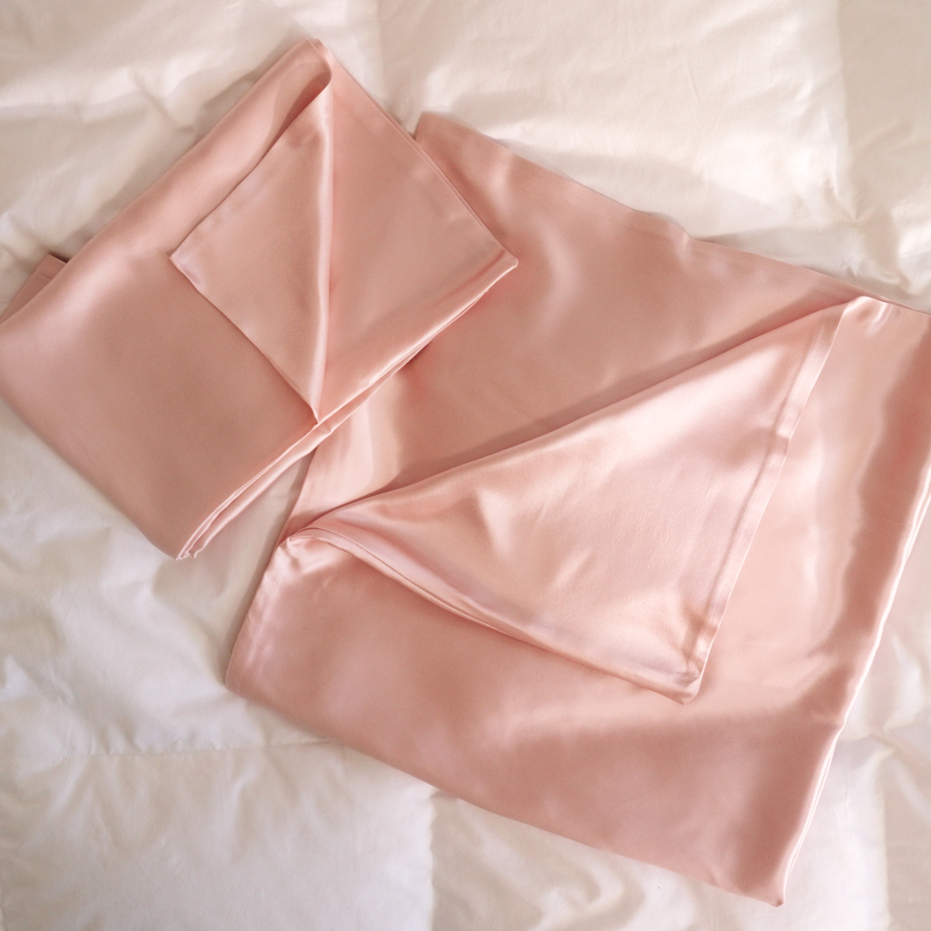 Silk pillowcase made from 100% mulberry silk
