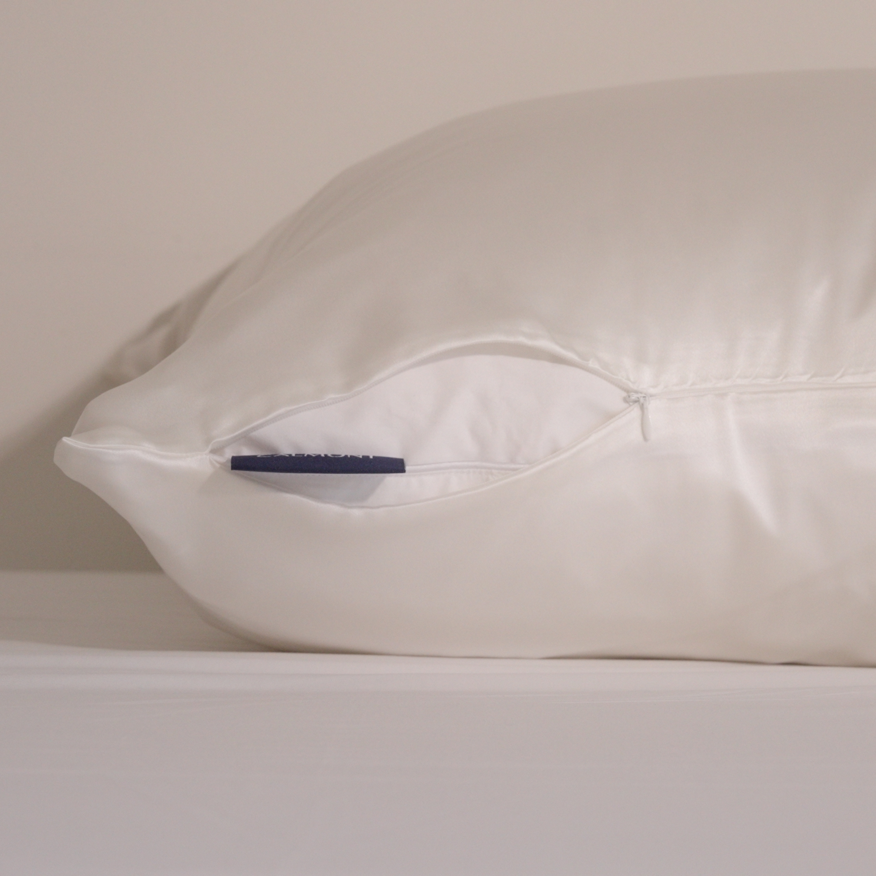 Silk pillowcase made from 100% mulberry silk